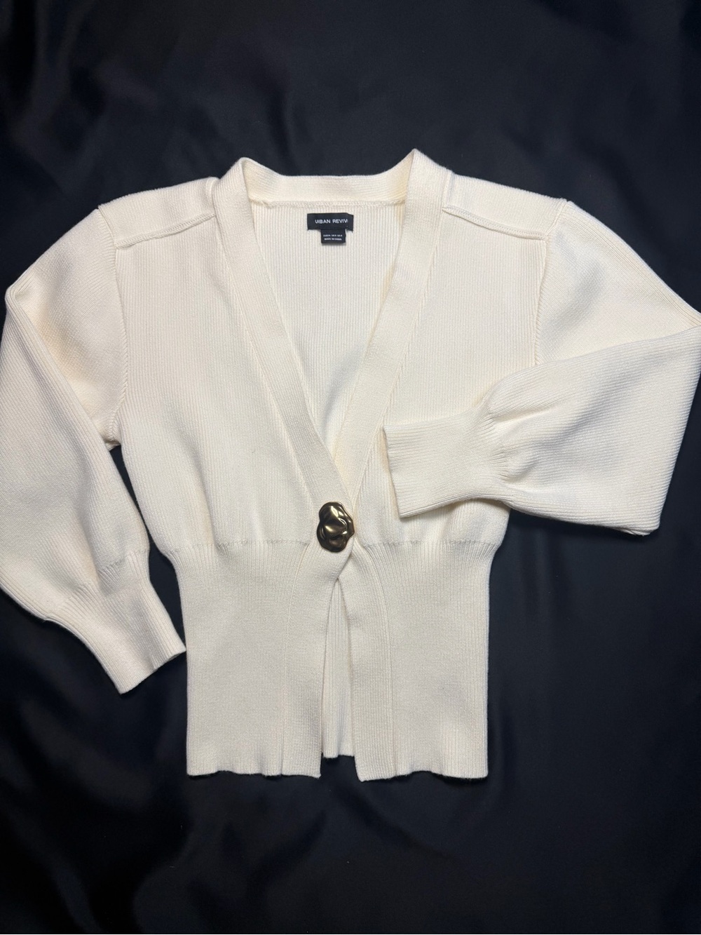 Cream Knit Single-Button Women’s Cardigan with Sculpted Waist